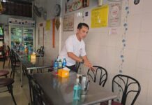 Quick Action by Phuket Chicken Rice Shop Owner Saves Italian Customer Italian