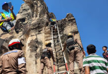 Lopburi Hero Gets Stuck on Prang After Retrieving Tourist’s iPhone from Monkey prang