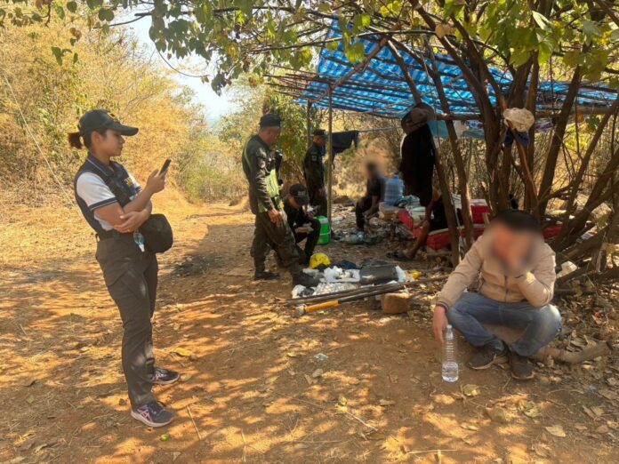 phichit viet1 Vietnamese