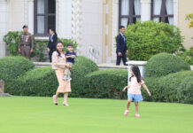 Thai PM Defends Mommy Role Ahead of No-Confidence Debate Thai PM
