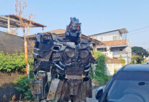 Thai Craftsman Creates Towering Movie-Inspired Robot Costumes Robot