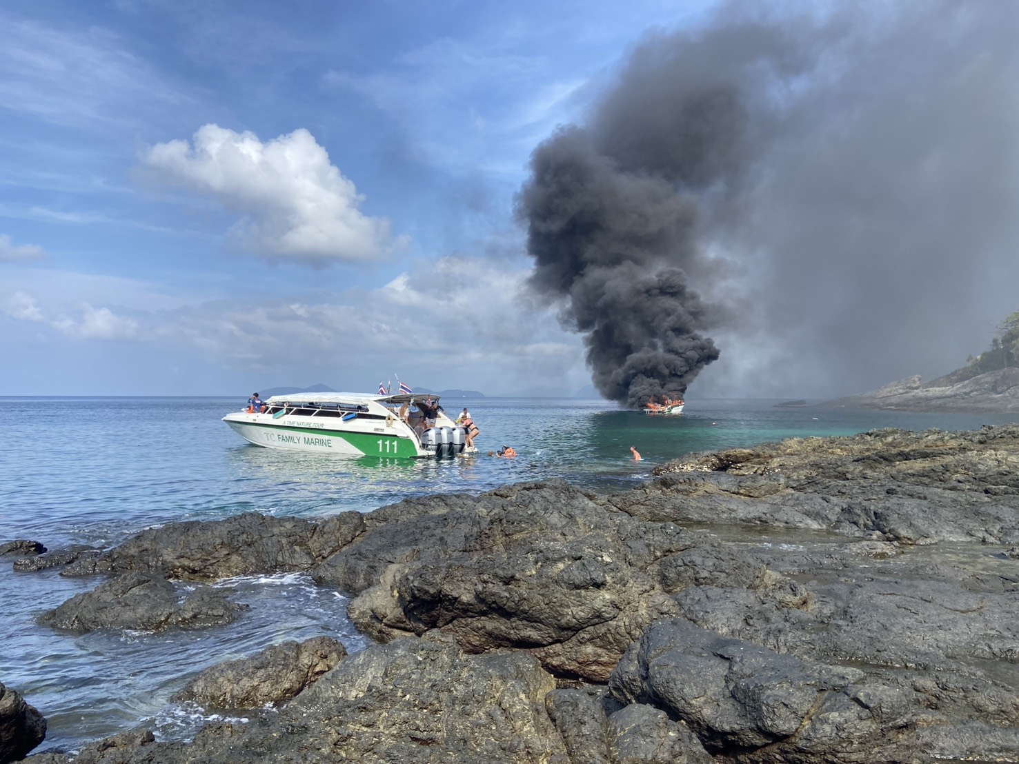 speedboatfire3