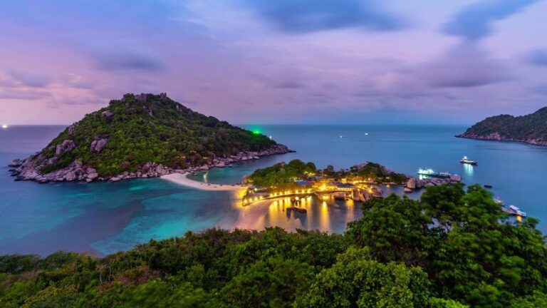 Sunset view over Koh Nang Yuan, a group of small islands connected by a sandbar near Koh Tao, Thailand.