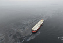 Thai Oil Rushes to Contain 20-Ton Crude Oil Spill 9km from Koh Sichang oil