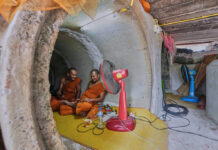 Monks, Dancers and Volunteers Offer Respite As Thailand-Cambodia Violence Escalates