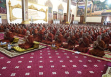 Hundreds of Buddhist Monks in Cambodia Gather to Praise Ceasefire with Thailand and Mourn the Dead