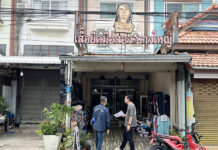 Thai Shop Owner “Disappointed” After Japanese Tourists Turn to Theft