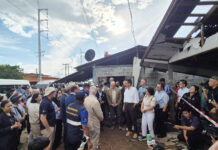 Thai-Dutch Couple Meets Diplomats Visiting Cambodia-Attacked Areas