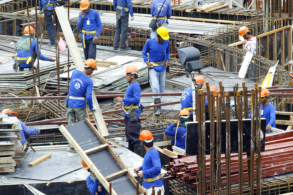 Thailand Imports 10,000 Sri Lankan Workers to Replace Cambodians