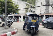Tuk-Tuk Driver Meets Chiang Mai Police Over Viral Chinese Tourist Dispute