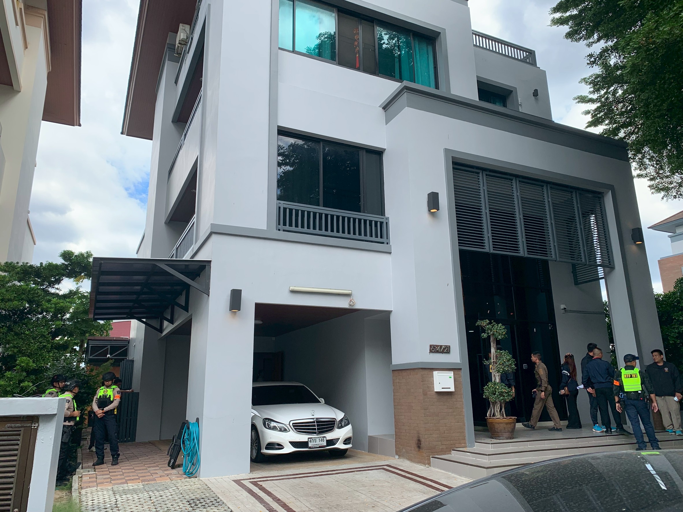 Chinese Crypto Fraud Fugitive Arrested in Bangkok Luxury Home