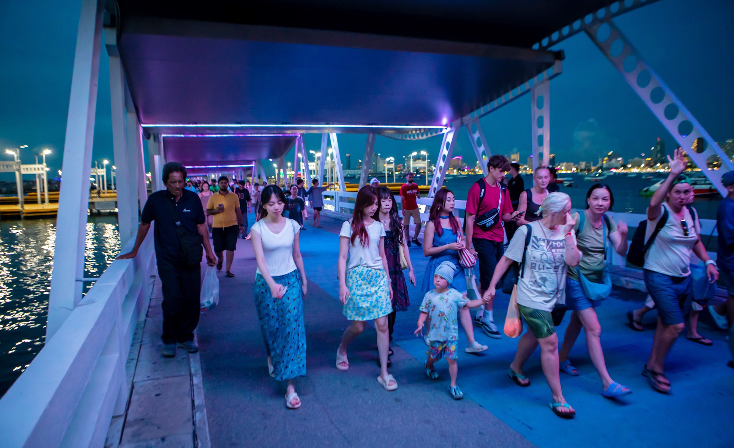 Thailand Hits 100,000 Daily Foreign Visitors as China Doubles in Q4