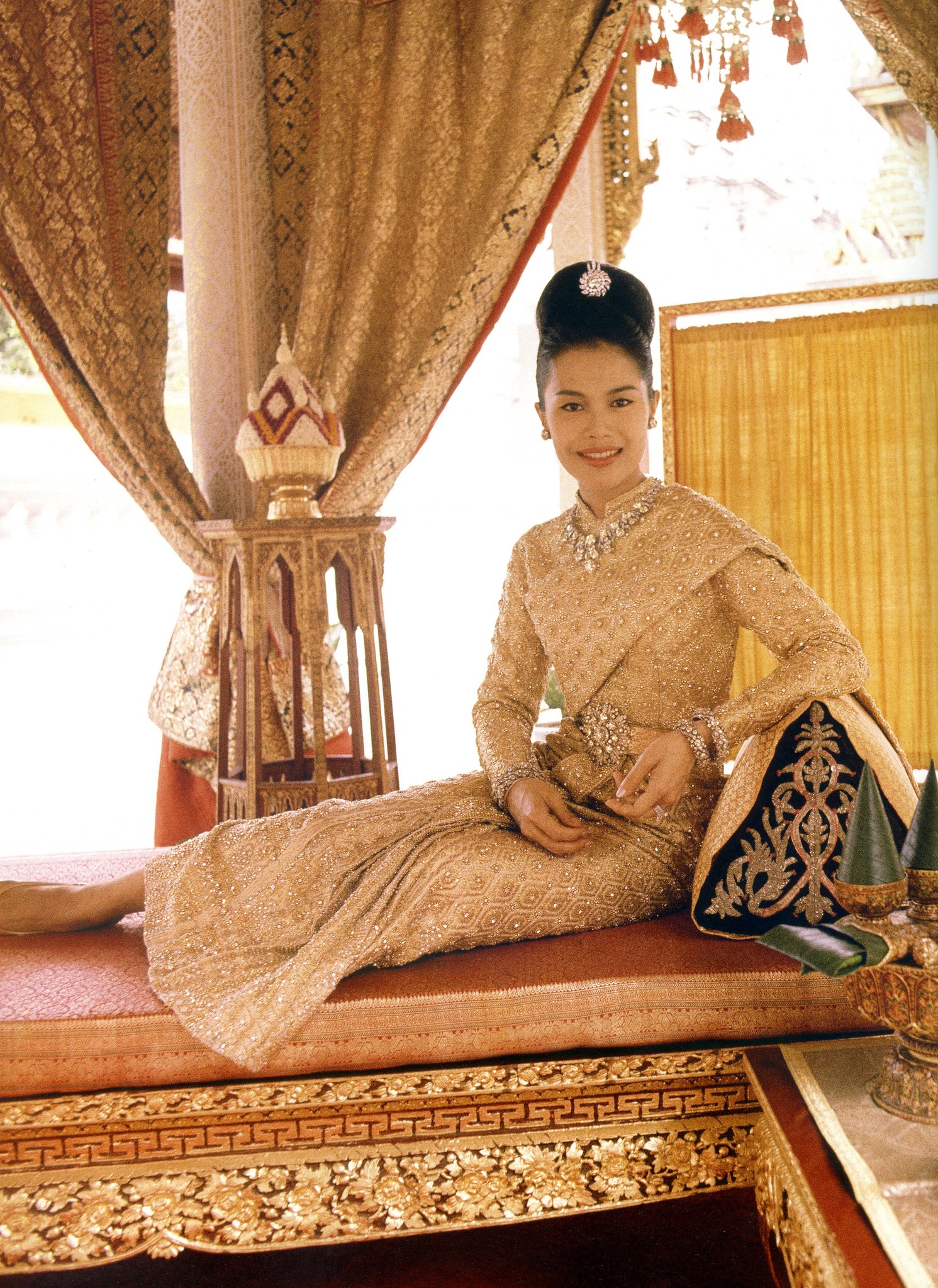queen fashion1