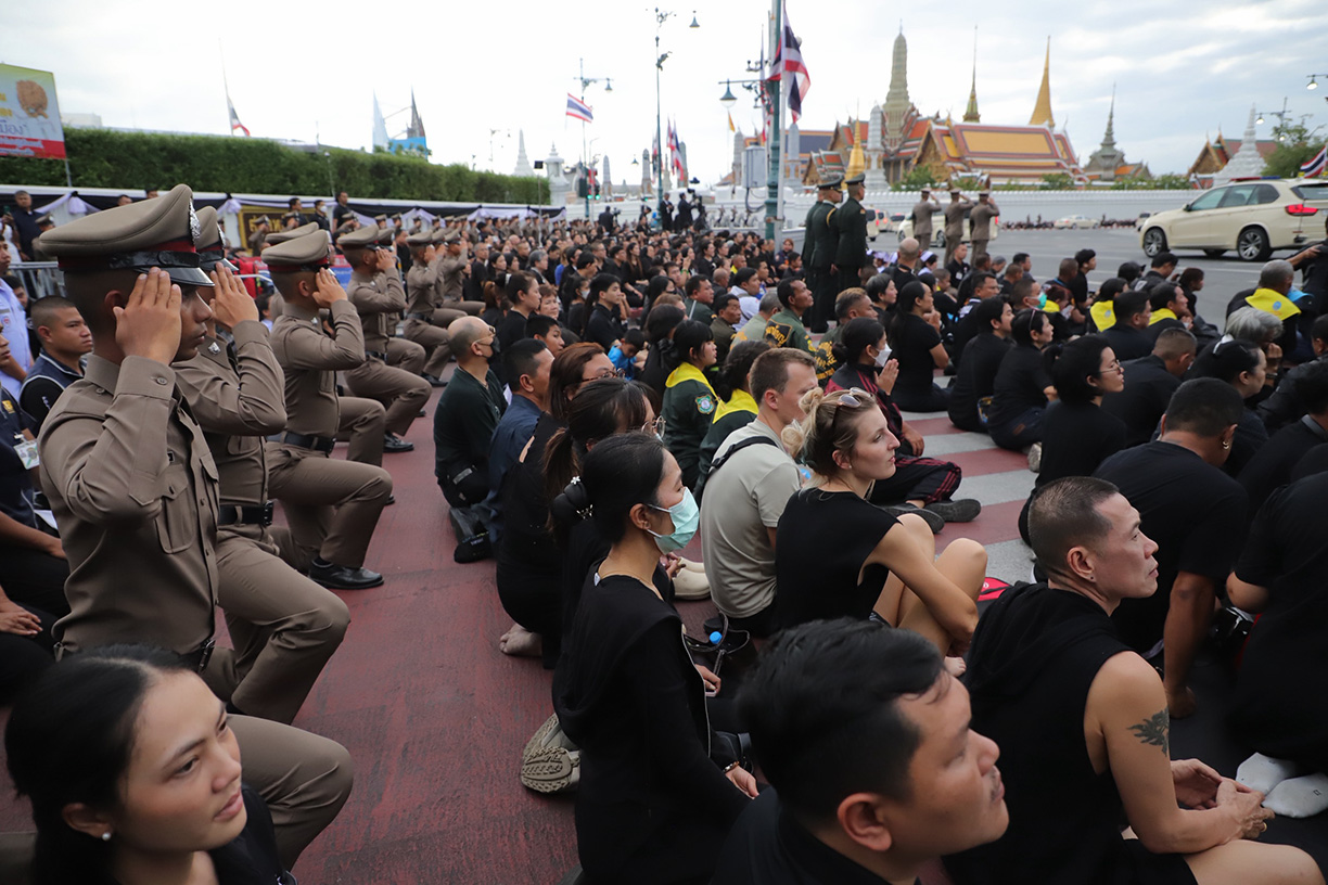 queen sirikit procession1