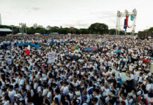 Hundreds of Thousands Rally in Manila Against Flood-Control Corruption Scandal