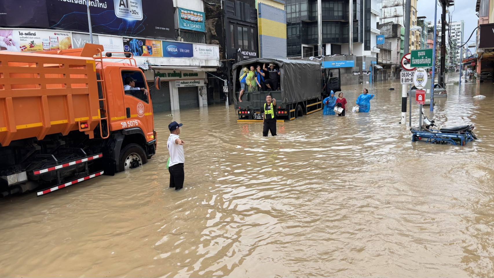 flood tourist3