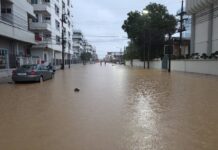 Flash Floods Swamp Hat Yai’s City Center, Stranding Tourists
