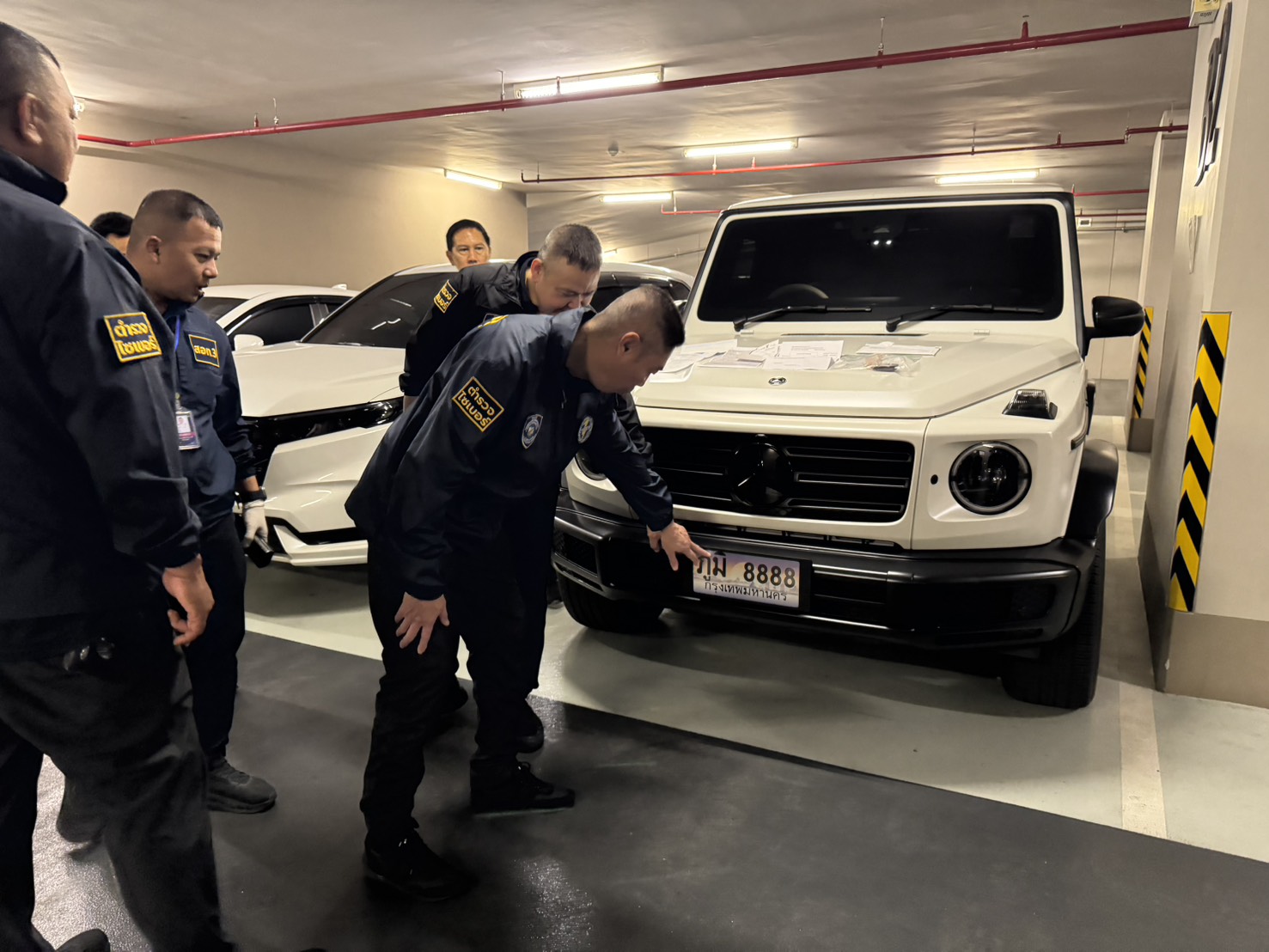 Yigitlar qizlarni sikish haqida seks video