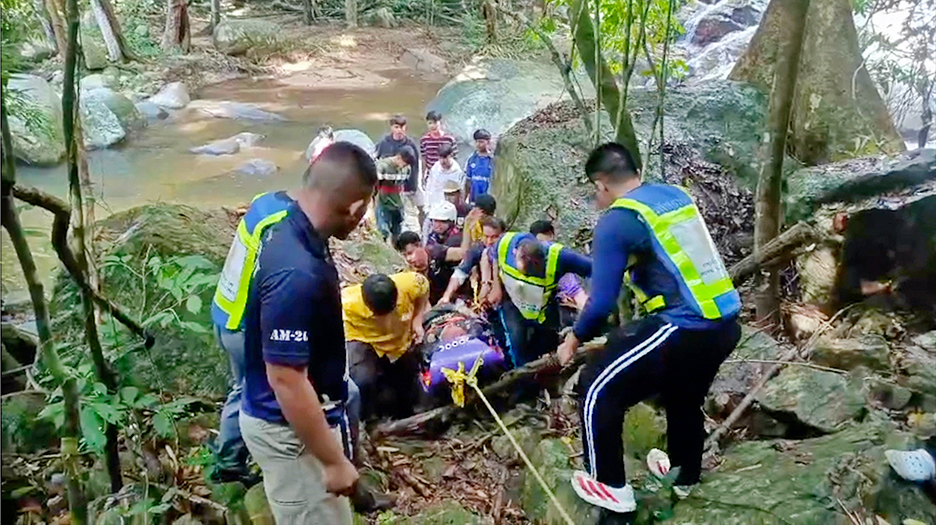 Thai Students Help Rescue of Injured French Tourist on Koh Samui