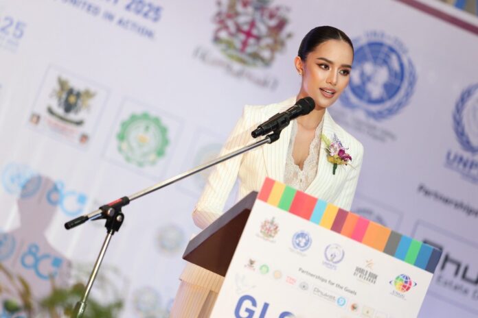 opal peace1 Miss World