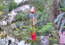 Not a gym: Chiang Mai temple warns tourists to stop doing yoga