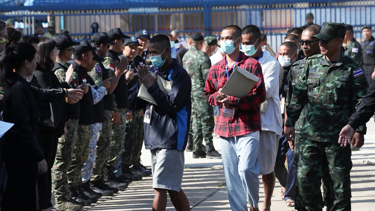 Thailand Calls Return of 18 Cambodian Soldiers a “Mutual Success”