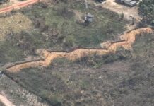Cambodia digs trenches near Trat border