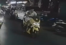 Viral clip shows tourists’ dangerous motorcycle stunt in Phuket Viral clip shows tourists’ dangerous motorcycle stunt in Phuket