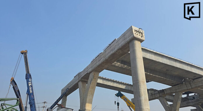 final truss Final truss removed after Rama II crane collapse