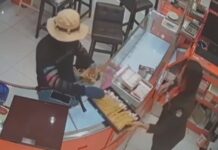Gunman robs gold shop at Bangkok mall, escapes with 11 million baht in gold