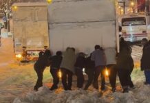 Thai tourists praised for helping push snowbound truck in Japan