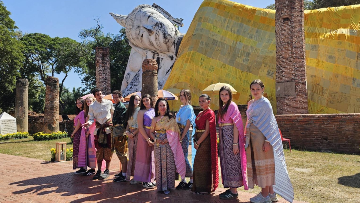 Thai Dress Goes Global as Exchange Students Discover Ang Thong