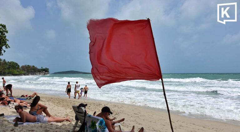 Red flags raised as strong winds batter Samui