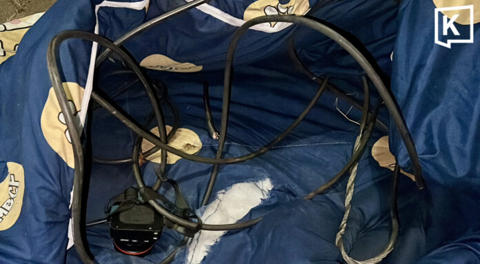 Thai man breaks legs fleeing hospital cable theft
