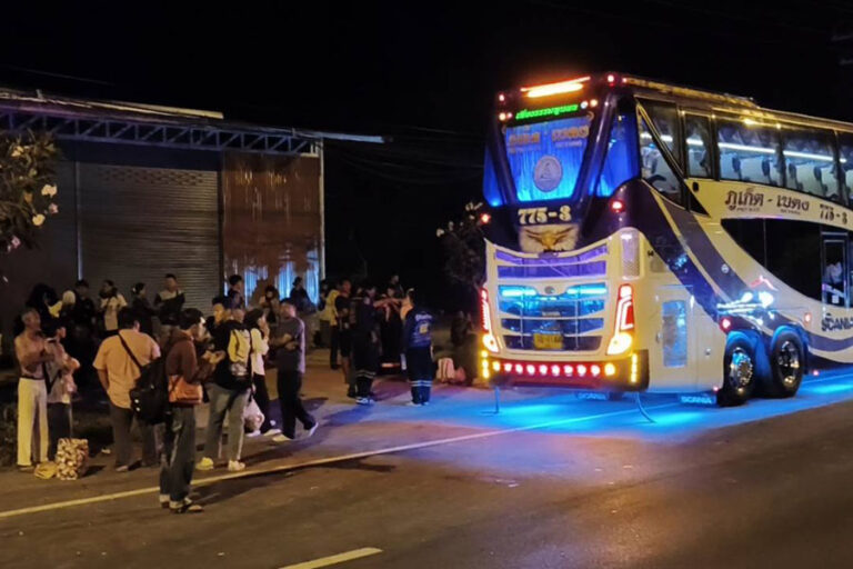 busarrives 600x900