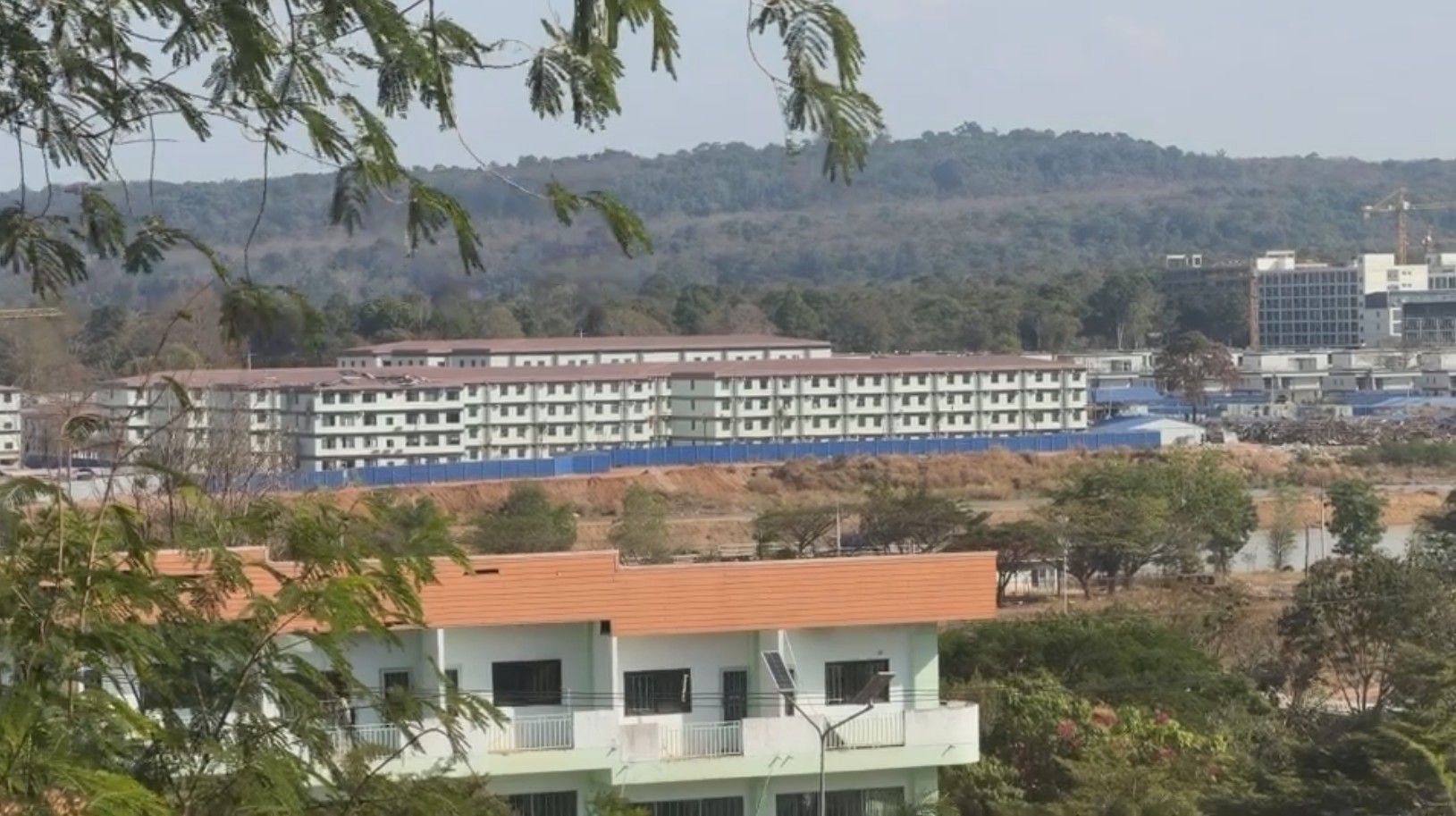 Thai officers bring FBI to expose scammer hubs on Cambodia border