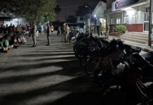 Ang Thong police arrest reckless teen bikers, seize 36 bikes Ang Thong police arrest reckless teen bikers, seize 36 bikes