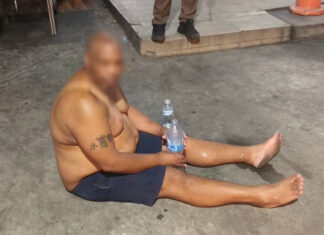 Naked foreign man detained after Pattaya street disturbance Naked foreign man detained after Pattaya street disturbance