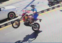 Phuket police arrest two foreigners for bike stunts Phuket police arrest two foreigners for bike stunts
