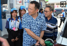 Anutin makes surprise fuel station visit in Nakhon Phanom ahead of Songkran
