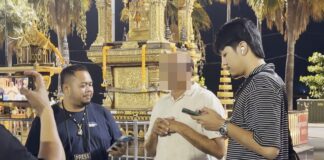 Indian man runs out in towel after 25,000 baht stolen by ladyboys in Pattaya