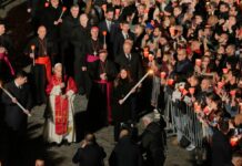 Pope Leo XIV carries cross for full Good Friday procession, the first pontiff to do so in decades