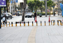 Bangkok installs barriers to stop motorbikes on pavements Bangkok installs barriers to stop motorbikes on pavements
