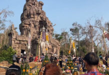 Ceremony honours fallen soldiers at Ta Kwai temple