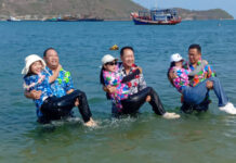 Crowds flock to Si Chang ‘carry women into sea’ rite Crowds flock to Si Chang ‘carry women into sea’ rite