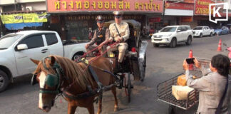 Lampang police launch horse patrols for Songkran, cut fuel costs Lampang police launch horse patrols for Songkran, cut fuel costs