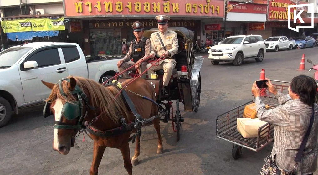 Lampang police launch horse patrols for Songkran cut fuel costs
