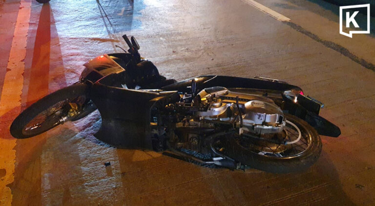 Motorbike crosses median crashes into truck one dead 3