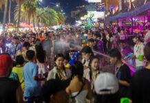 Pattaya beach packed as Wan Lai crowds surge, roads to close Pattaya beach packed as Wan Lai crowds surge, roads to close