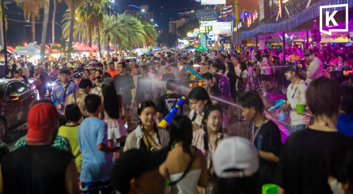 Pattaya beach packed as Wan Lai crowds surge, roads to close Pattaya beach packed as Wan Lai crowds surge, roads to close